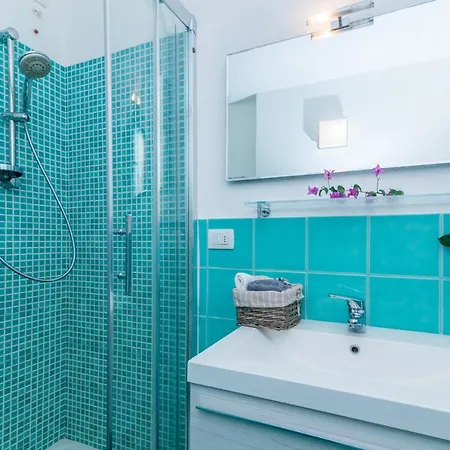 Appartamento Piazzetta Casa Paola 200m From The Sea - Happy